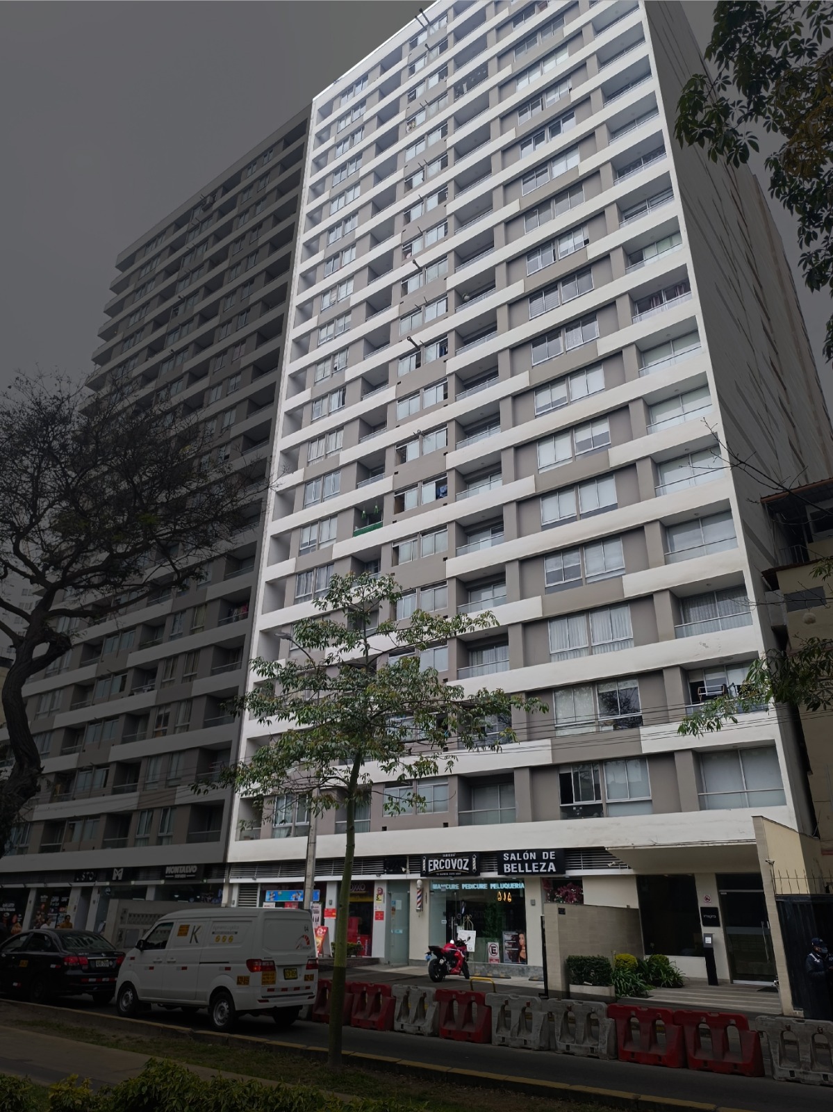 Moderno Departamento en Venta – Lince, límite con San Isidro 3